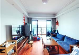 地铁5号线坂田站B出口，次新小区装修保养好，可拎包入住急售