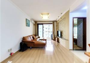 老客户急售蔚蓝海岸二期南向大两房，精装修保养好。安静满五红本