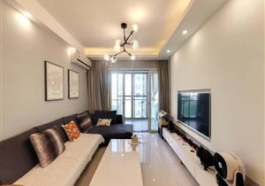 地铁口精装2房，业主置换诚心出售，价格可以面谈