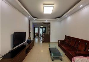 花园环境优雅清新，绿化好，活动空间大