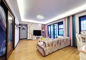 万科天誉致便宜的一套 四房三卫 151平南北通 6楼朝南满五