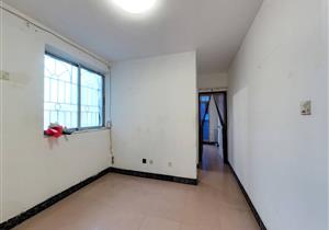 布吉地铁口，国展苑精装一房，对面就是公园，一站罗湖，3站福田