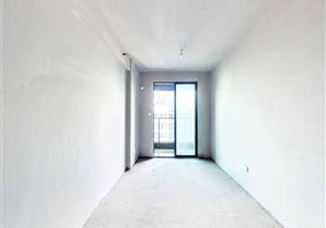 附近就是公园，非常适合老人孩子去散步