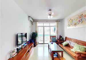 小区自带幼儿园，社区中间是广场大花园，业主急售