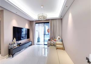 宝安宝体旁次新大两房，诚心出售，看房方便