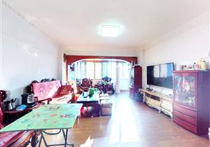 深宝花园大三房赠送高急卖红本在住看房提前连小区户型方正。通风