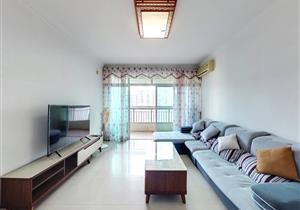 福田新新家园，三房两卫装修漂亮，户型很方正，业主诚心卖，可谈