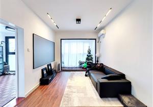 小区中间位置，安静，南北通透，适合居住。价格便宜。