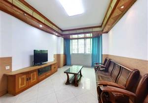 建业小区。新上三房，南北通，业主诚心出售，深高护航