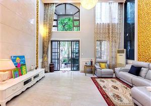 上下四层叠墅，有前庭后院，精装修，车位充足，随时看房