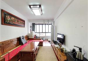 常盛花园，周边配套齐全.地段优越.户型方正实用.住家舒适