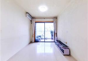 盛世家园，附近配有大型商超，生活购物方便，富有生活气息