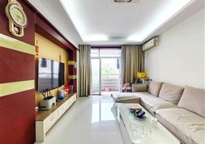 翠园本部，可做四房，户型方正实用，诚意出售价格可谈。