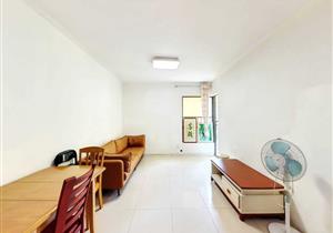 新上好房急售，精装2房，朝南看花园，采光好，满五无个税，可谈