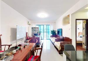 香诗美林刚需三房，保养很好，地理位置优越，车位非常充足