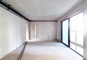 楼下天虹，三地铁口环绕，居住舒适，配套成熟