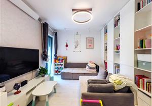 新上架，全海花园精装两房，很温馨很安静，小区车位充足