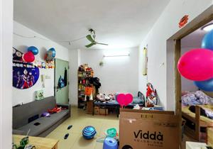 到草铺公交站和草铺地铁站大约200米