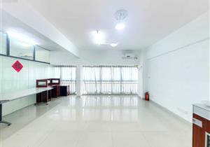 业主急卖，精装一房，近地铁，看房方便，价格可谈