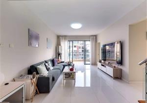 科技园南外对面 低密度小高层恒立听海 顶楼复式5房 诚心出售