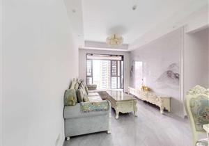 8号线地铁口旁，次新小区，东南向，高楼层，精装三房