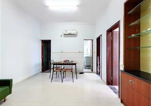 附近配有大型商超，生活购物方便，富有生活气息