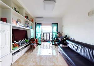 前海港湾花园，地铁口精装修三房两厅两卫，朝南景观好采光好急卖