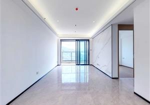 次新房，地铁口，新装修三房