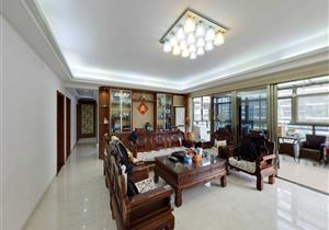 花园正中间，前看别墅后看人工湖，双地铁口大社区