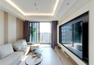 招商臻府，业主自己装修，保养很好，诚心出手，看房方便