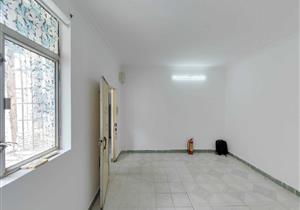 地铁口精装3房，保养好干净明亮，看房方便