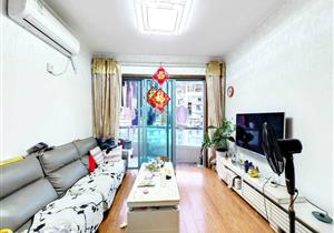 小区依山而建，前排朝南坐观罗湖全景，后排朝北看山景