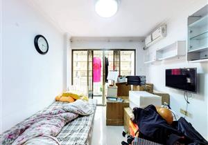 环境较好，安静舒适，有泳池、乒乓球、秋千等休闲设施