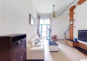 业主急售，西乡地铁口，沃尔玛旁，精装4房