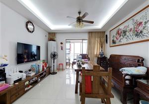 资源丰富，小区内自带三所幼儿园，同时还拥有北京大学附属小學和