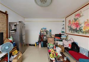 12号线地铁口，电梯三房，住家装修诚售