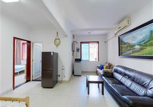 近地铁，户型方正，价格可谈。