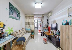 位于南新路和学府路交汇处出门两个公交站近地铁