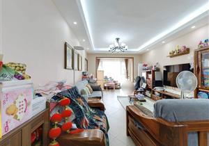 建筑和园林为历时弥香的法式风格，环景观泳池和欧式景观亭布置