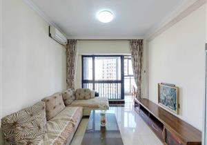 朝南三房急卖，保养好随时看房，水费少红本交易快，视线开阔