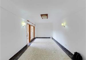 中商花园，精装三房，房子看房方便，诚心出售