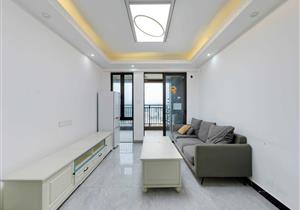 附近有坪山河观光带（改造施工阶段）、清风岭、马峦山等自然景观