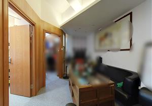 皇都广场近平安金融大厦，会展馆