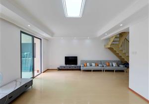 大学城超笋盘大复式。产面170平、使用面积高达300平、急卖