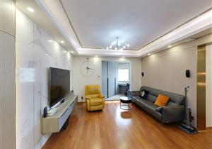 东和大厦，125平精装3房，位置好，带固定车位，价格便宜