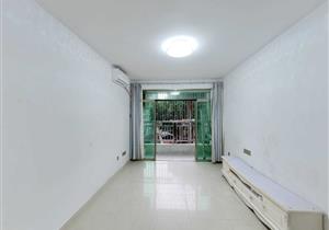 空气清新 环境优雅，依山而建，低密度社区。