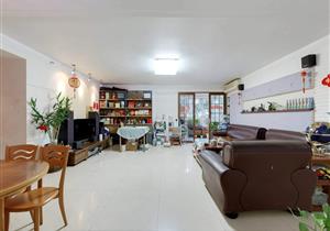 福田中港城 由3栋相连高层和2栋小高层组成,户型实用