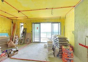 鸿威海怡湾143平全新毛坯4房，东南南北通透客厅出阳台看海景