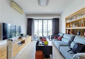 大型社区，周边配套齐全，中间楼层，采光很好