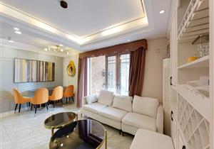 豪华装修，东南朝向，看房方便，可随时入住